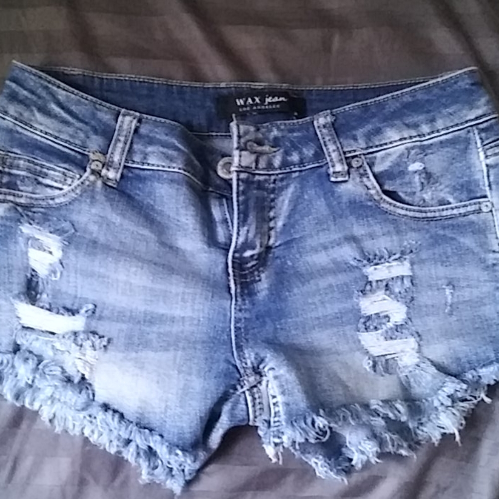 Shorts - Picture 2 of 4